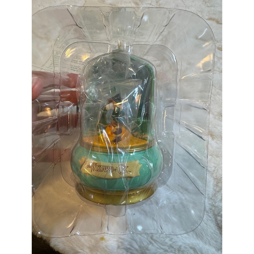 Hallmark Keepsake 1996 Wizard of Oz Emerald City Magic Ornament Light Music - Picture 4 of 10